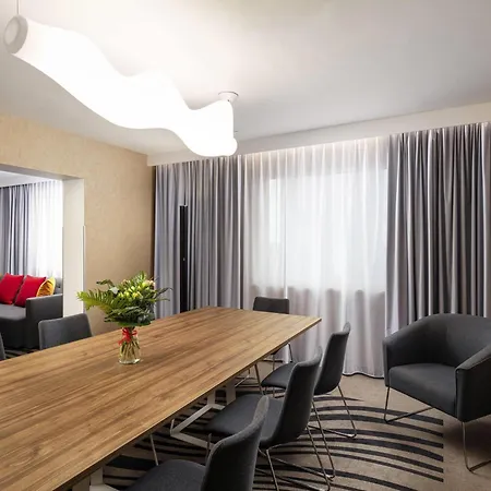 노보텔 센트럼 호텔 4*