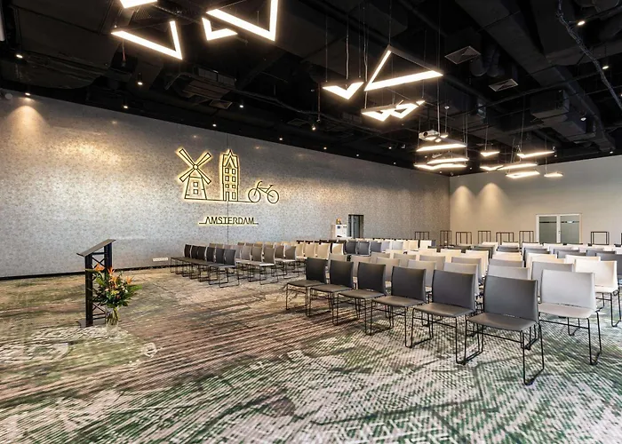 노보텔 센트럼 호텔 4*